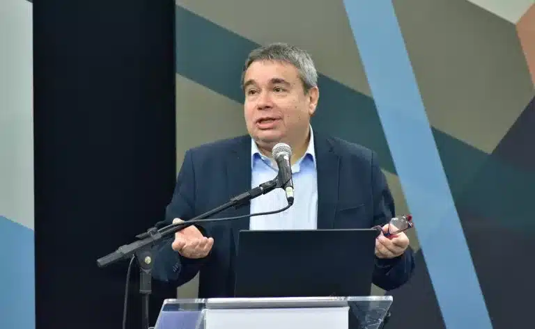 IA pode ser aliada na rotina de jornalistas, avalia pesquisador da UFMA