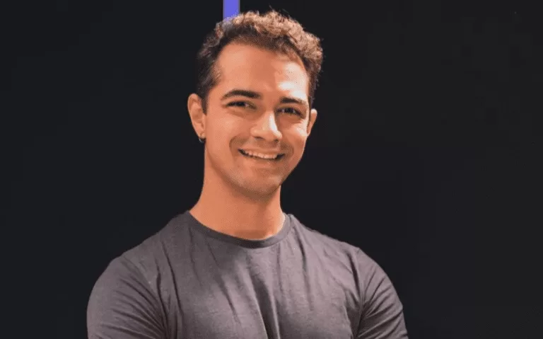 Especialista da Alura ressalta a importância do aprendizado sobre inteligência artificial