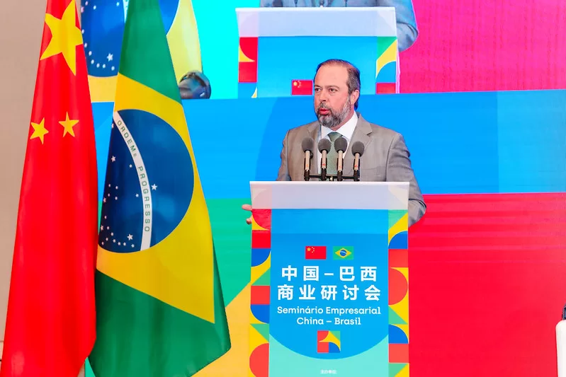 Ministro de Minas e Energia terá reunião com dona do TikTok de olho em data center no Ceará