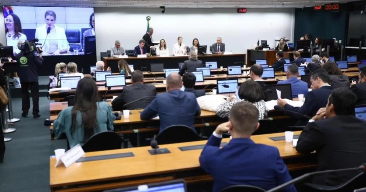 Câmara dos Deputados publica nova edição do Agenda Brasileira com foco em IA e realiza novo debate sobre marco legal do setor