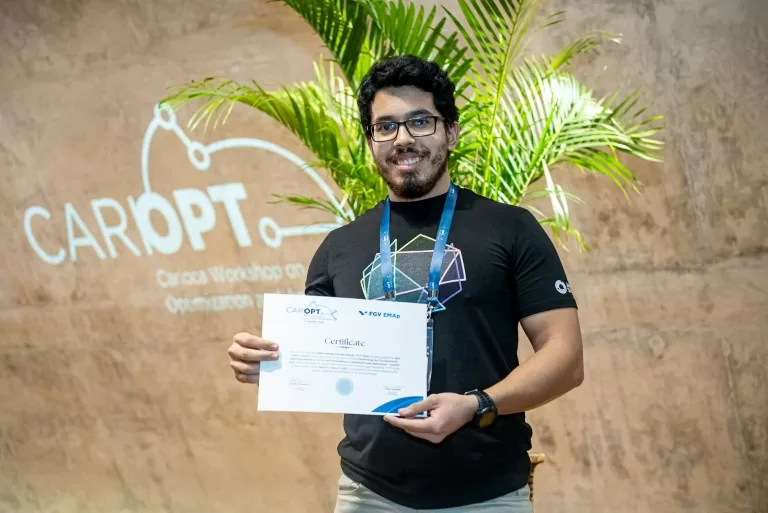 Pesquisador da FGV recebe prêmio por abordagem matemática que acelera decisões complexas com apoio da IA