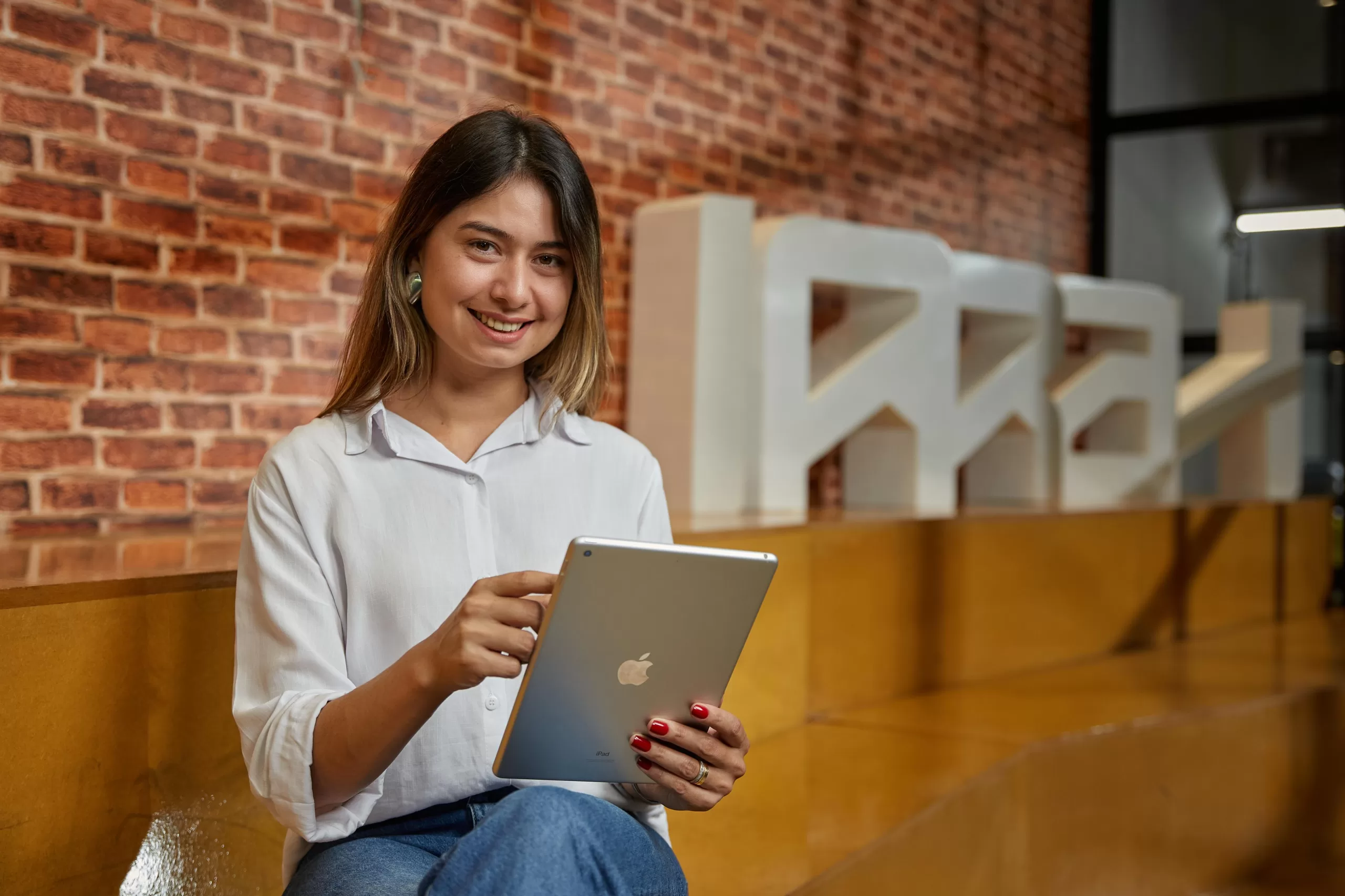 Brasil precisa ampliar investimentos e formar talentos para assumir protagonismo em IA, avalia executiva da Irrah Tech