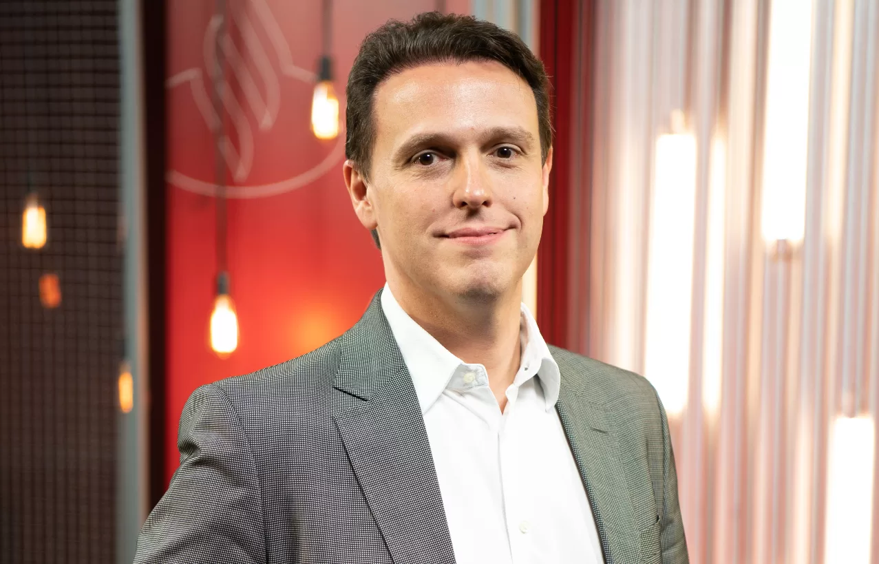 Relatório do Santander aponta Brasil como líder em autoaprendizado e interesse por IA no mercado de trabalho