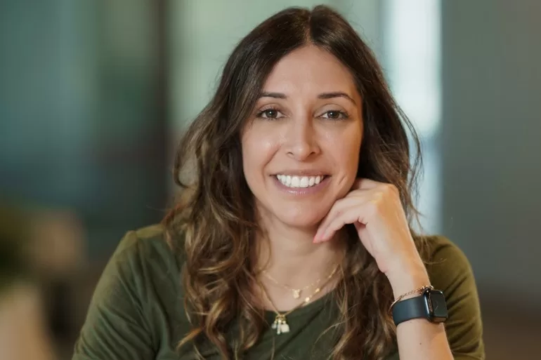 Demanda por profissionais com IA cresceu 284% no Brasil em três anos, aponta PwC