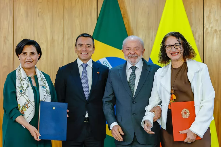 Brasil e Equador firmam acordo em inteligência artificial para fortalecer pesquisa e capacitação