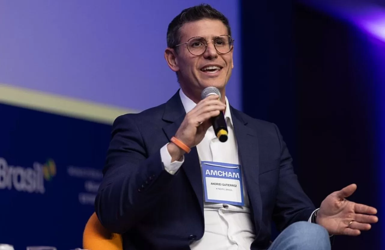 Brasil sobe para 10ª posição global em investimentos em TI e projeta alta de 30% em projetos de IA para 2025