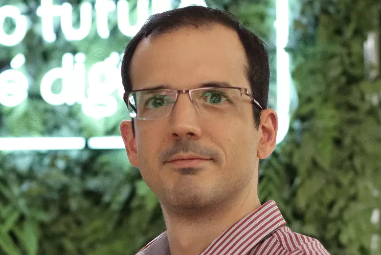 Estudo aponta que adoção de IA generativa amadurece no Brasil, mas falta de capacitação ainda é barreira