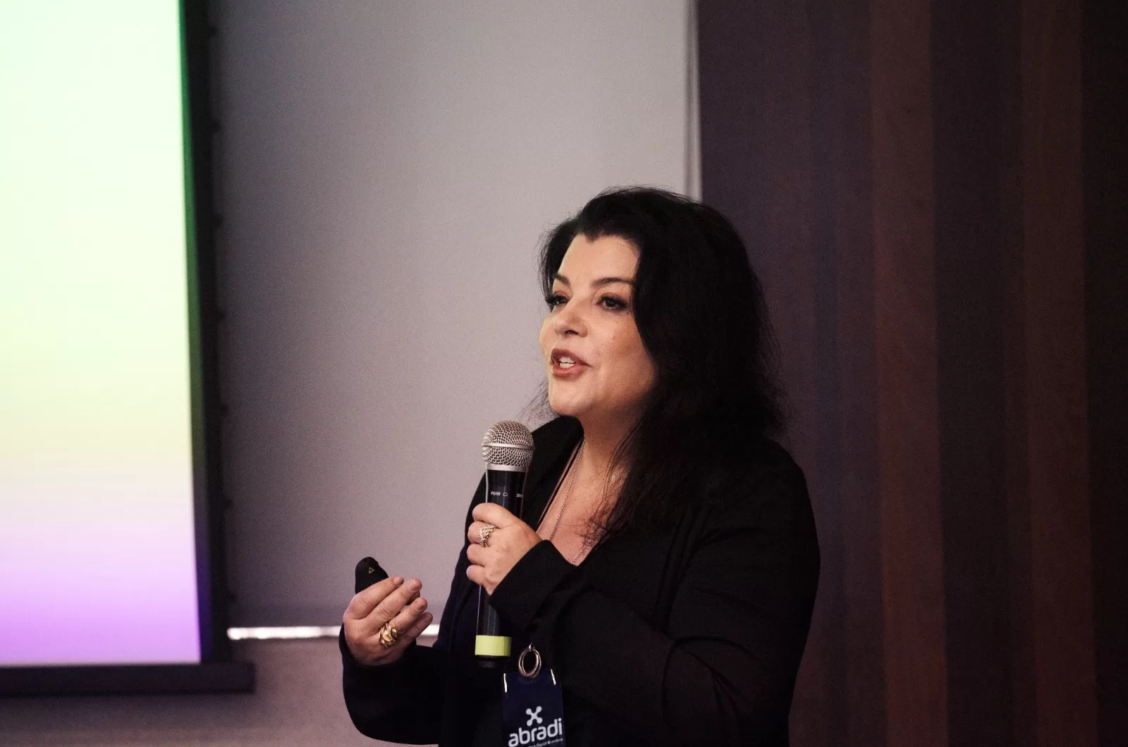 Brasil pode liderar a revolução da “IA verde” com energia limpa, diz ABRIA