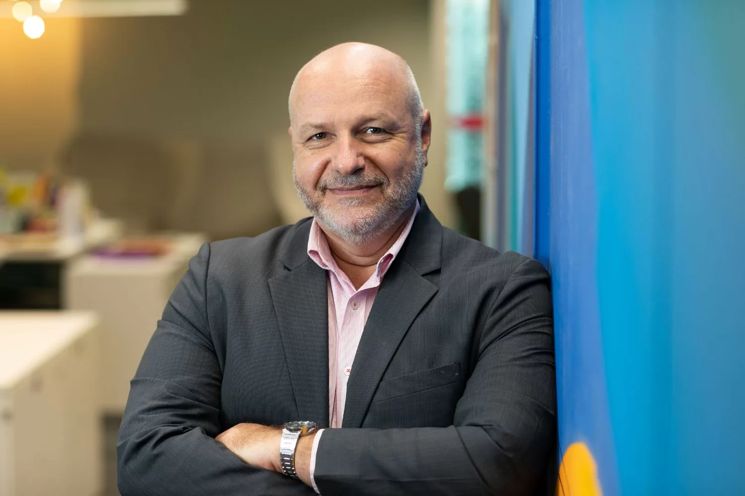 Brasil lidera confiança no uso de inteligência artificial no trabalho, aponta estudo do LinkedIn