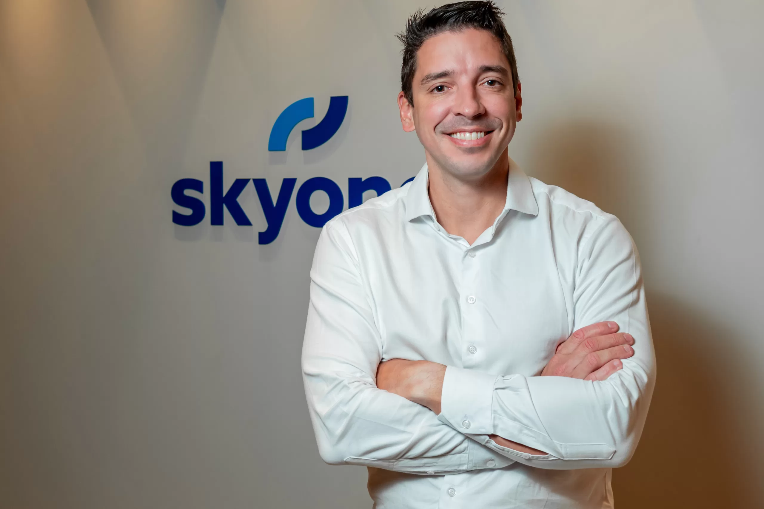 Skyone lança programa Accelerate para impulsionar uso de IA em empresas e parceiros