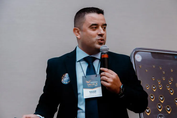 Grupo Villela lança primeira franquia totalmente gerida por IA no Brasil, projetando faturamento de R$ 1 bi em 2026