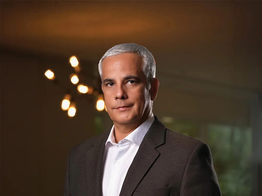 Mais da metade das empresas brasileiras pretende investir em IA nos próximos 12 meses