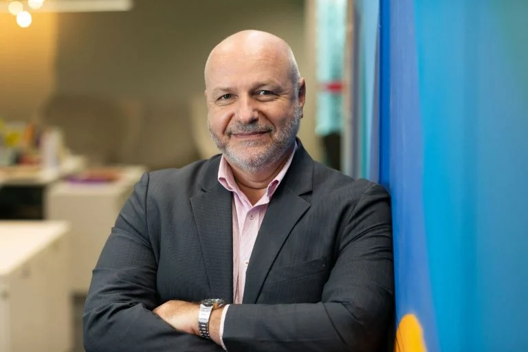 Profissionais do Brasil lideram no uso de IA para impulsionar a carreira, aponta LinkedIn