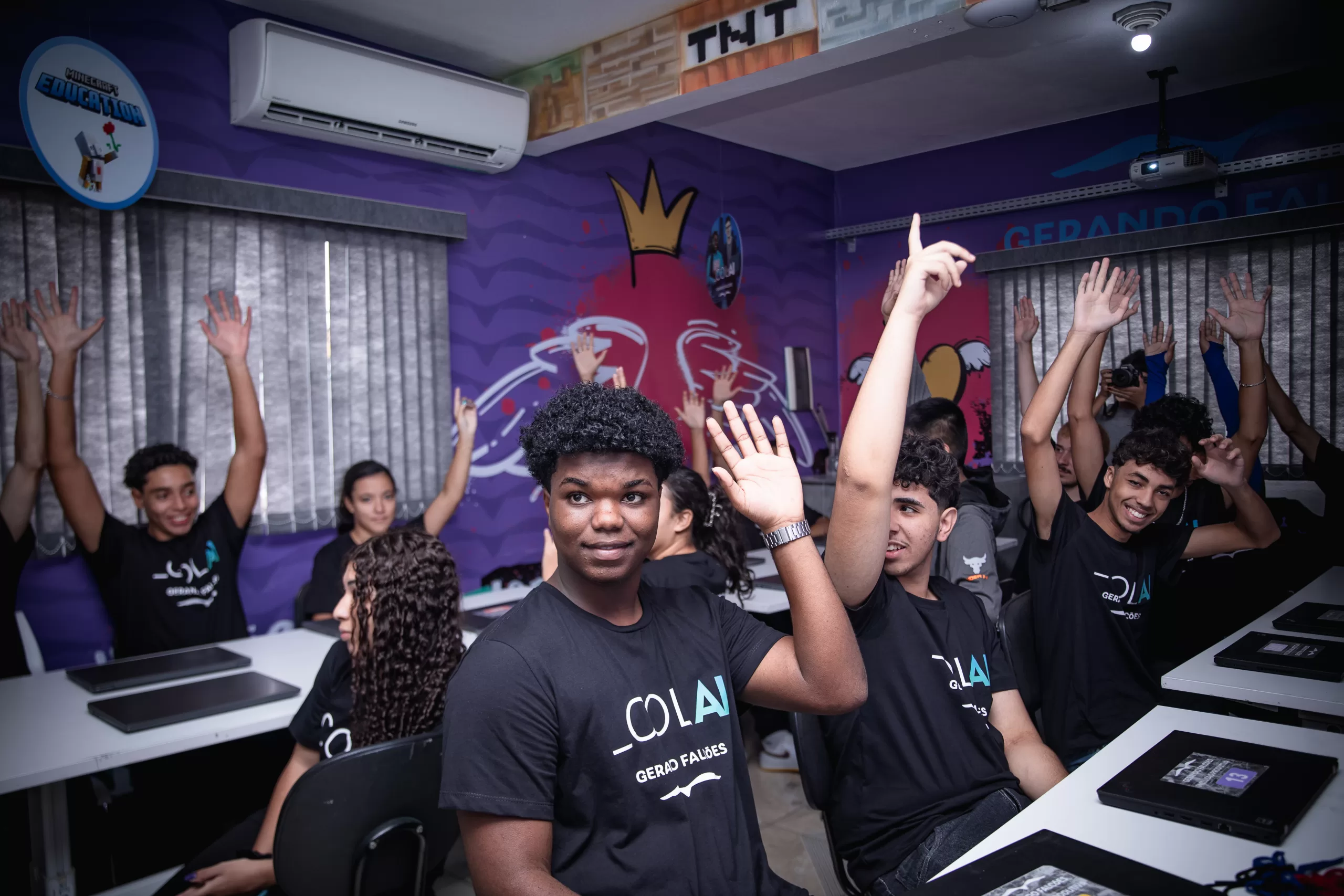 Microsoft e Gerando Falcões lançam programa para formar jovens brasileiros em IA