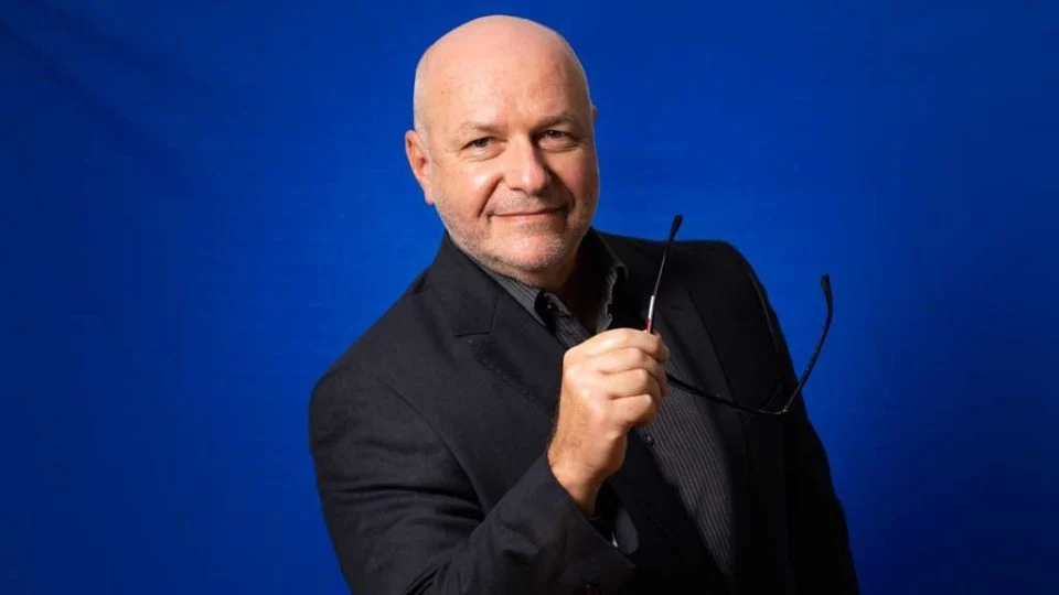 LinkedIn aponta avanço da IA e do empreendedorismo entre pequenas e médias empresas no Brasil