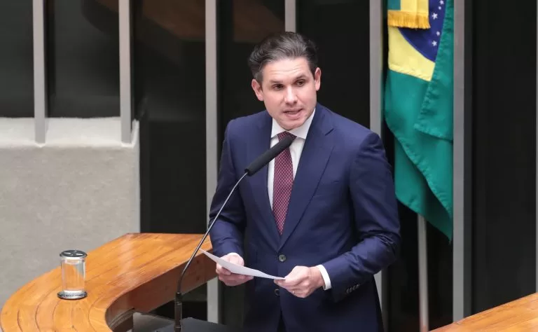 Presidente da Câmara indica marco legal da IA como pauta prioritária para 2026