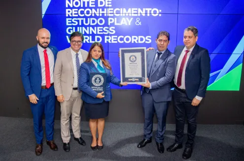 Estudo Play entra no Guinness após corrigir mais de 461 mil redações com IA em um mês