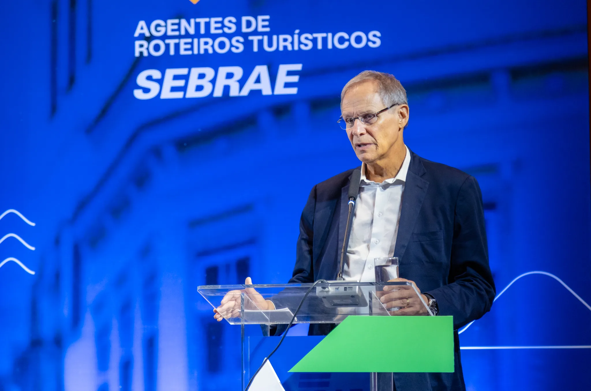 Novo edital prevê até R$ 100 mil para apoiar startups com soluções em oncologia voltadas ao SUS