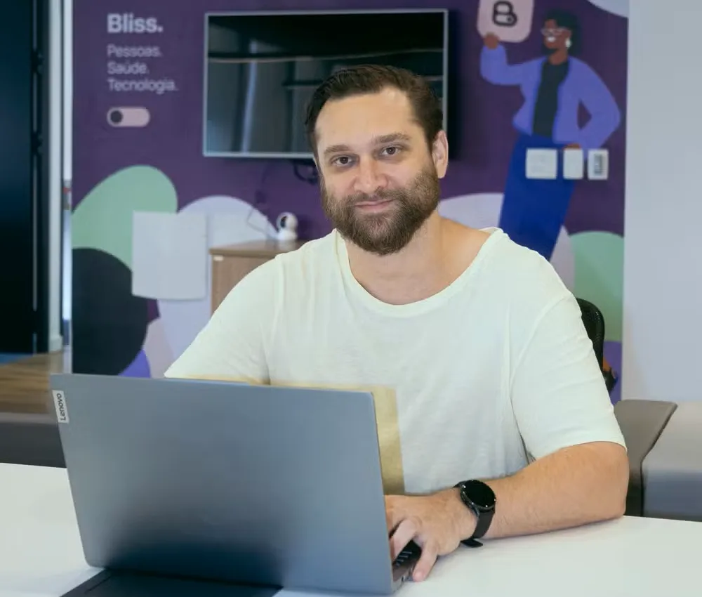 Bliss usa IA para reduzir tempo de cotação e ampliar vendas de planos de saúde para PMEs