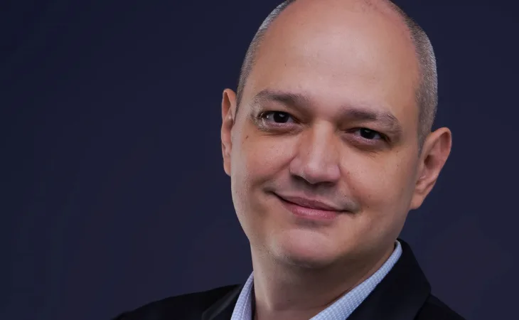 Falta de profissionais qualificados em IA é principal desafio para ampliar uso da tecnologia, aponta estudo