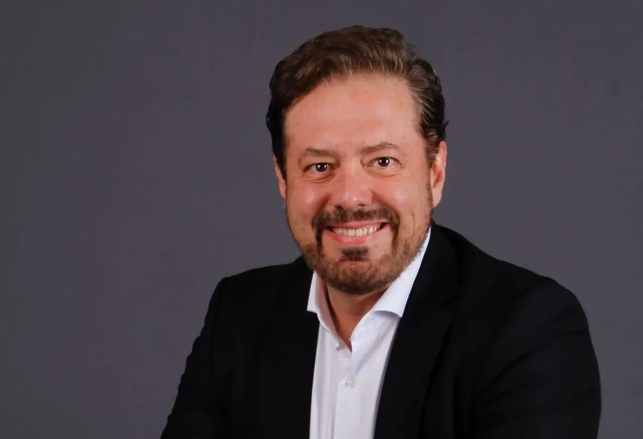Empresas priorizam experiência do cliente ao adotar agentes de IA, aponta estudo da Sinch