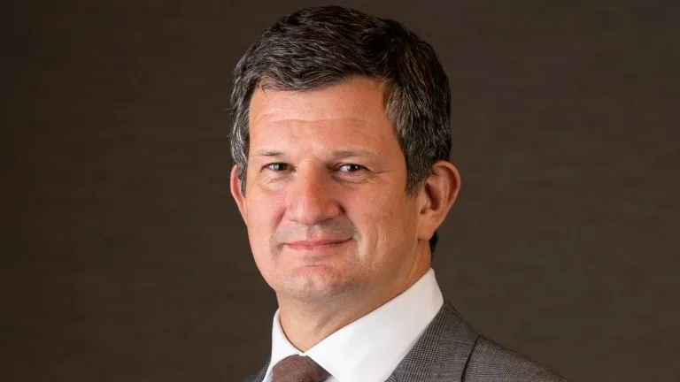 Thomson Reuters investe US$ 40 milhões em modelo de IA próprio para aplicações profissionais